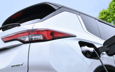 Mitsubishi Motors lancera un tout nouveau modèle Outlander PHEV avec un système hybride rechargeable de nouvelle génération au cours de cette année financière