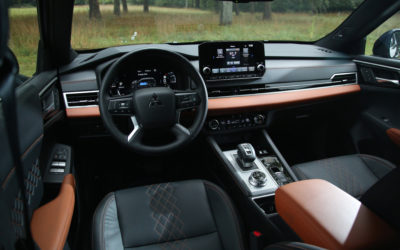 2023 Mitsubishi Outlander PHEV Cockpit